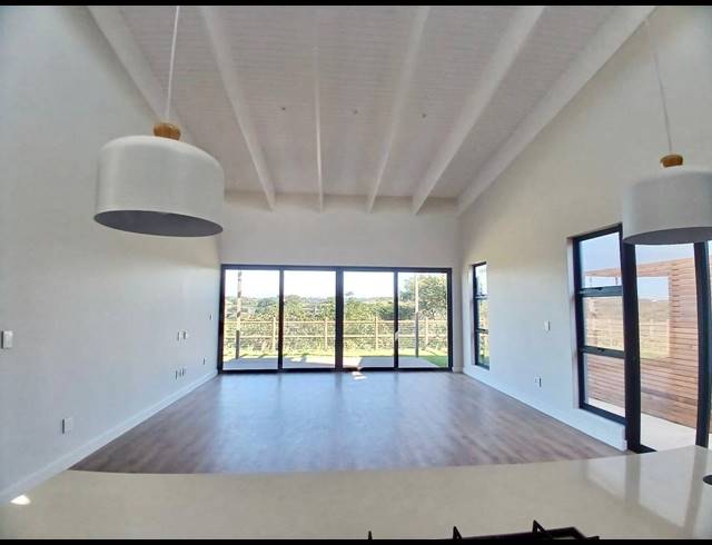 2 BEDROOM TOWNHOUSE FOR SALE IN SALT ROCK